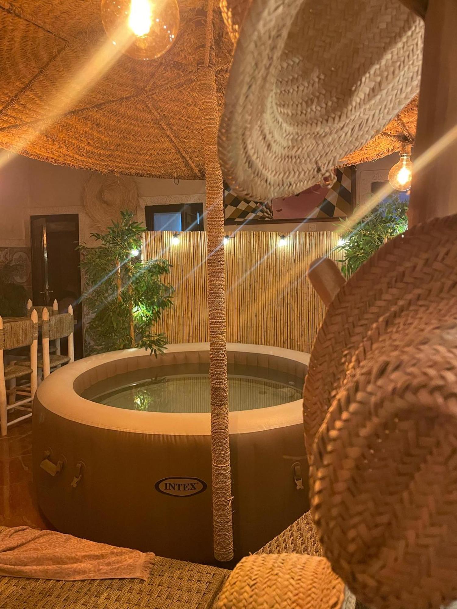 riad msholidays - privatisé jusqu'à 8 personnes - jacuzzi Marrakesh Exterior foto