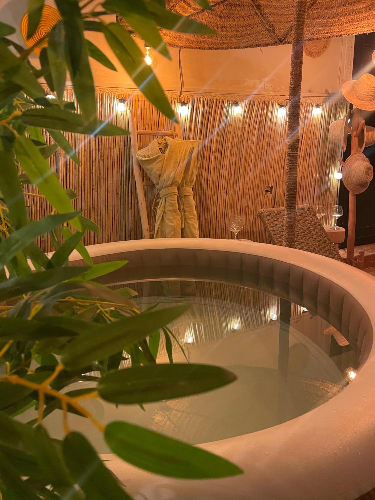 riad msholidays - privatisé jusqu'à 8 personnes - jacuzzi Marrakesh Exterior foto