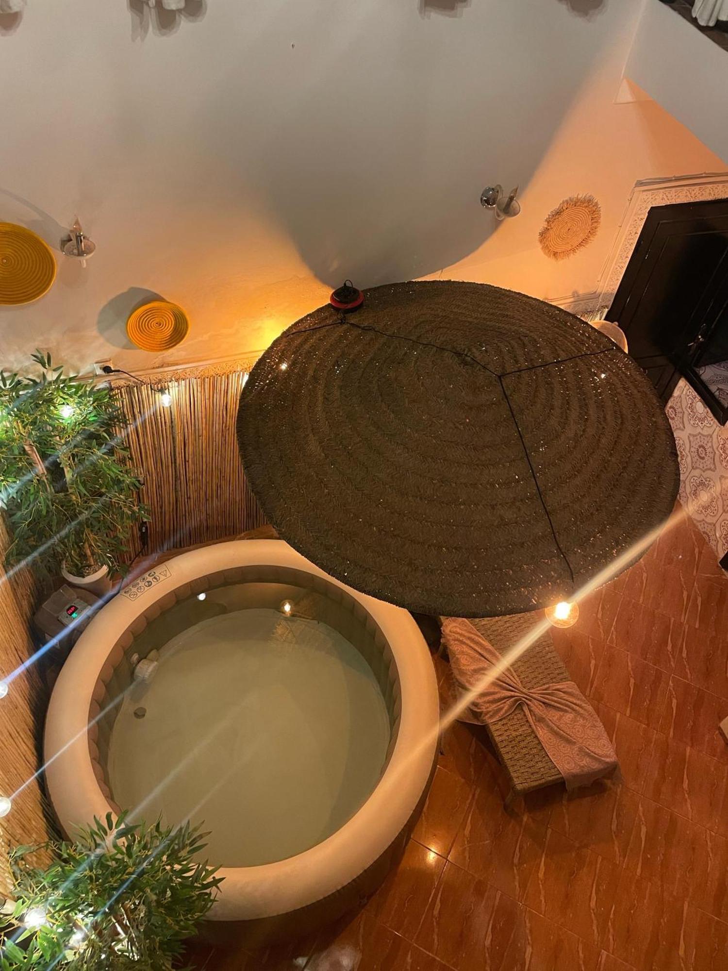 riad msholidays - privatisé jusqu'à 8 personnes - jacuzzi Marrakesh Exterior foto